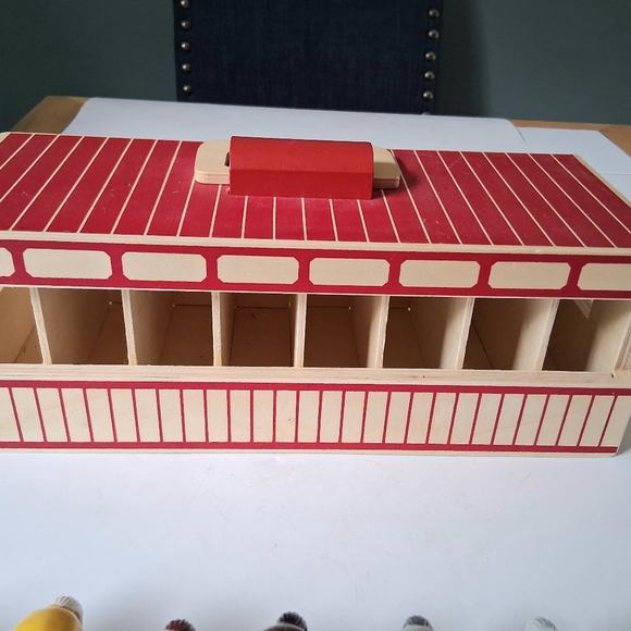 Melissa & Doug Take Along Show Horse Stable Play Set - 3744 Toy horse Figurines - Picture 8 of 16